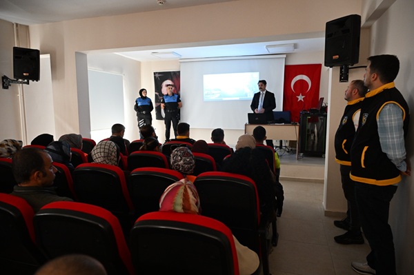 Gümüşhane’de Okul Bahçe Görevlilerine ‘Güvenli Eğitim’ Semineri